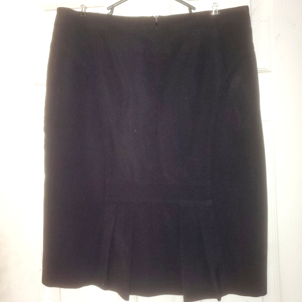 Black pleated skirt